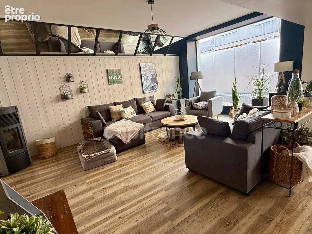  CHAMPDENIERS – Maison de caractère rénovée de 175 m² avec 135 m² de dépendances et fort potentiel - photo 4