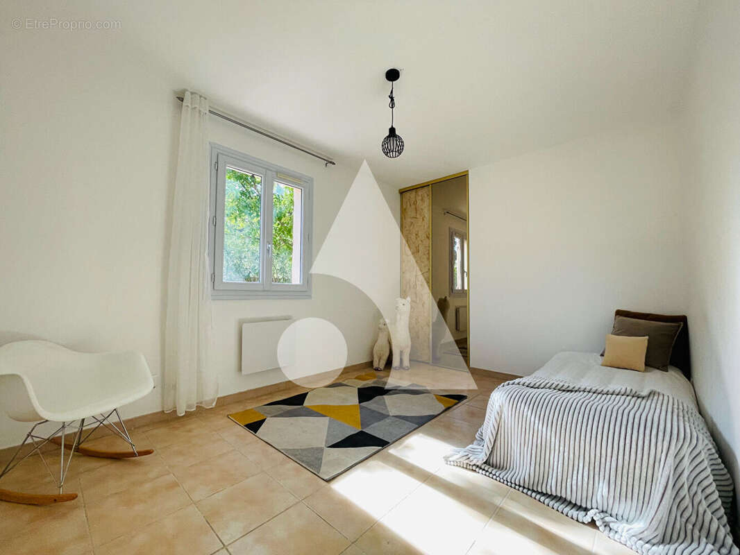 Maison à PEYROLLES-EN-PROVENCE