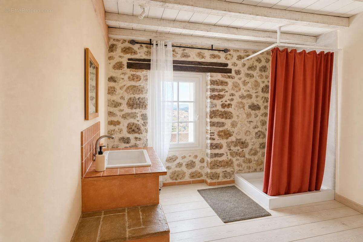 Maison à TAVERNES
