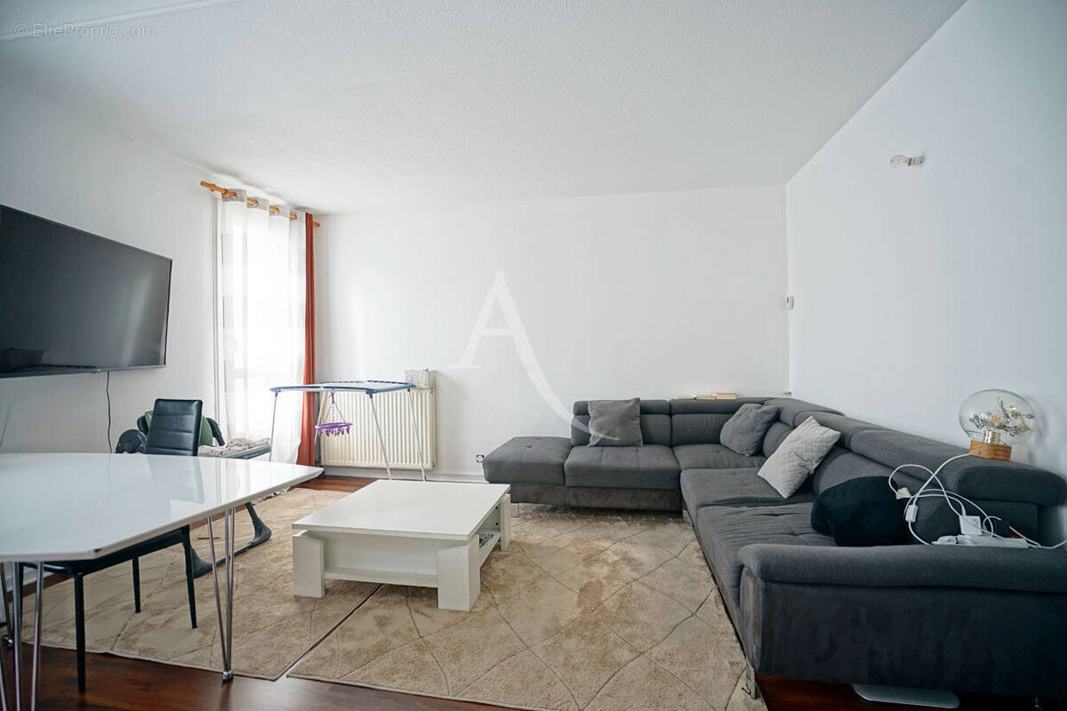 Appartement à SAINT-JEAN-DE-BRAYE