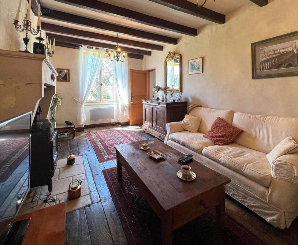 SALON - Maison à FONTENILLE