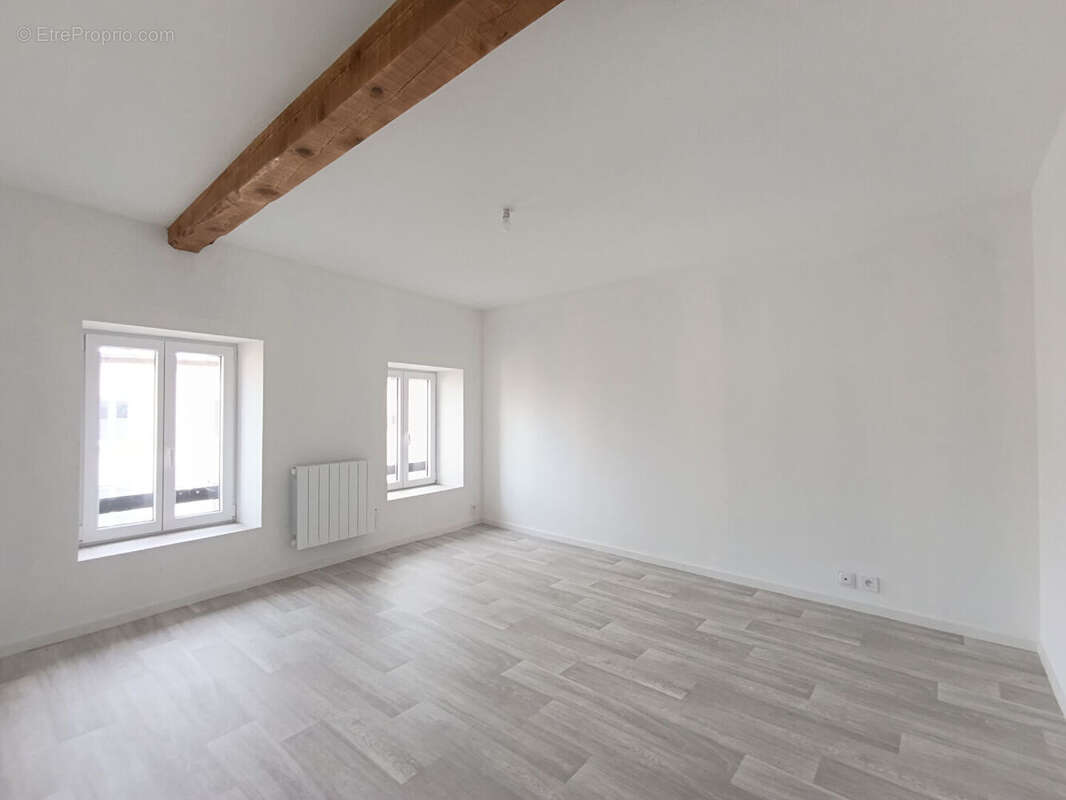 Autre à SAINT-PIERRE-DU-CHAMP