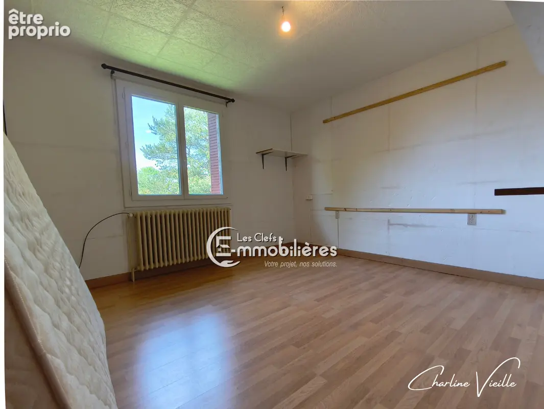 Maison familiale avec grand terrain arboré et potentiel de rénovation - photo 7