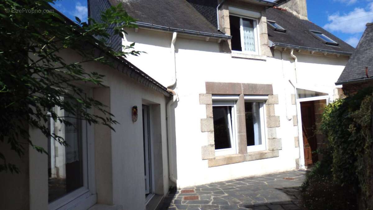 Maison à PLOUEZEC