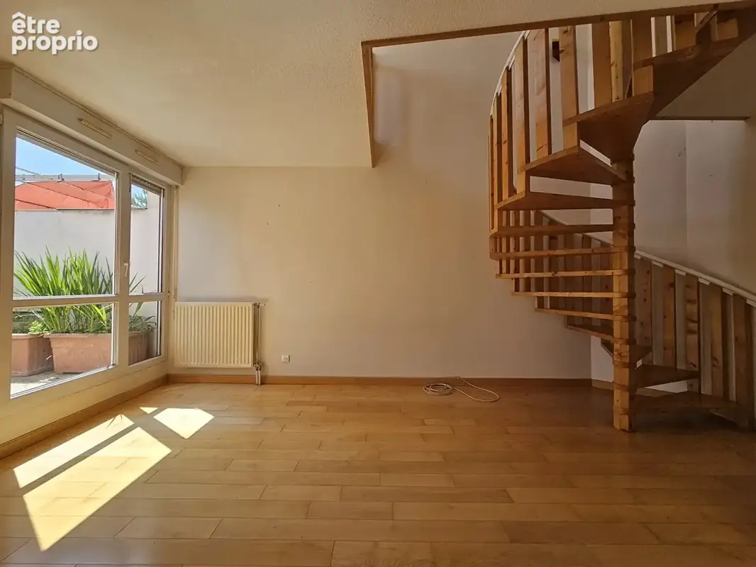 Duplex - 3 terrasses - garage - plateau central - photo 10
