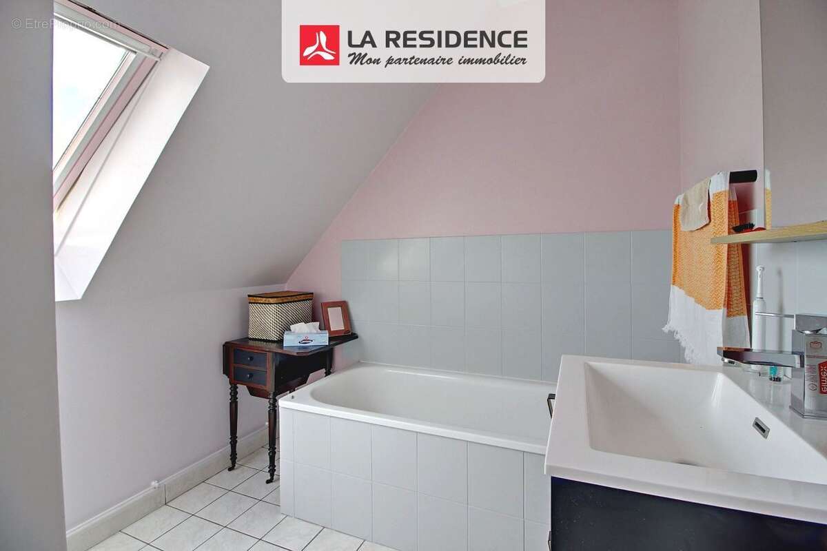 Maison à SAINT-ETIENNE-DU-ROUVRAY