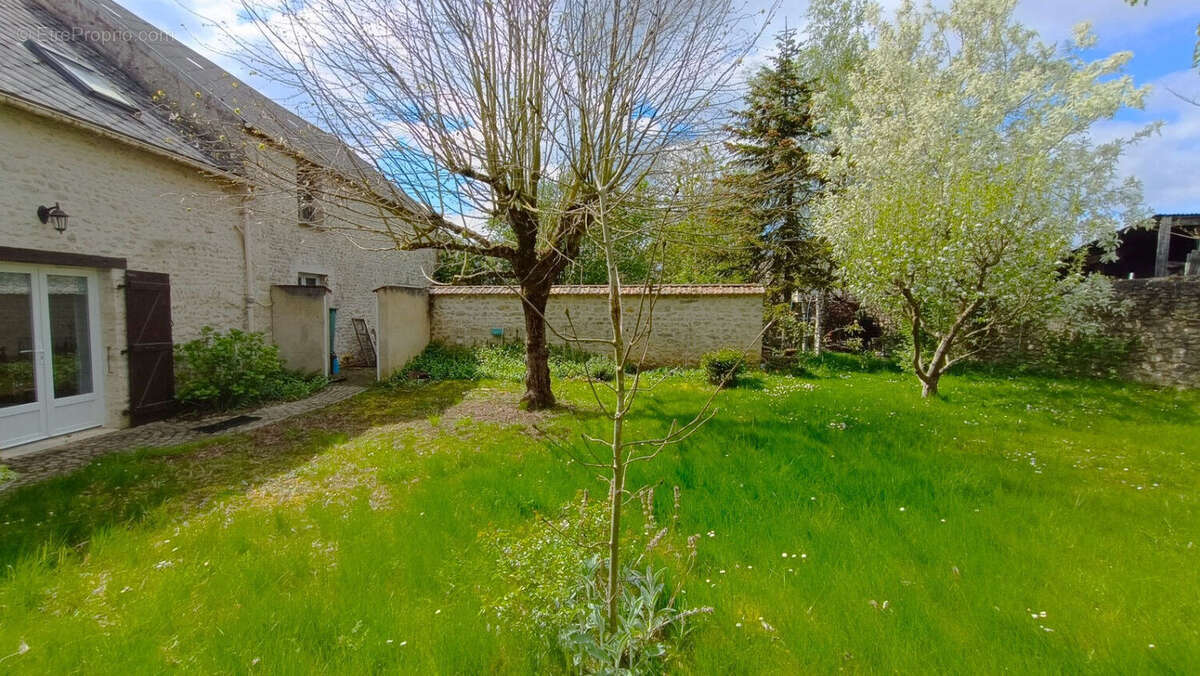 Maison à BAZOCHES-LES-GALLERANDES