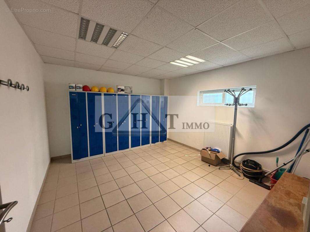 Commerce à LA VILLE-DU-BOIS