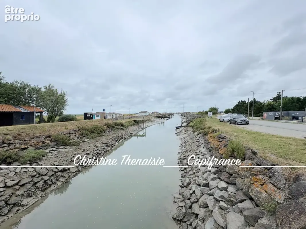Maison à vendre 3 pièces coeur de ville avec terrain BEAUVOIR SUR MER (85) - photo 18