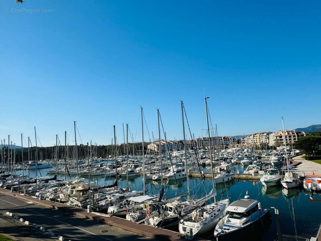 Appartement à COGOLIN
