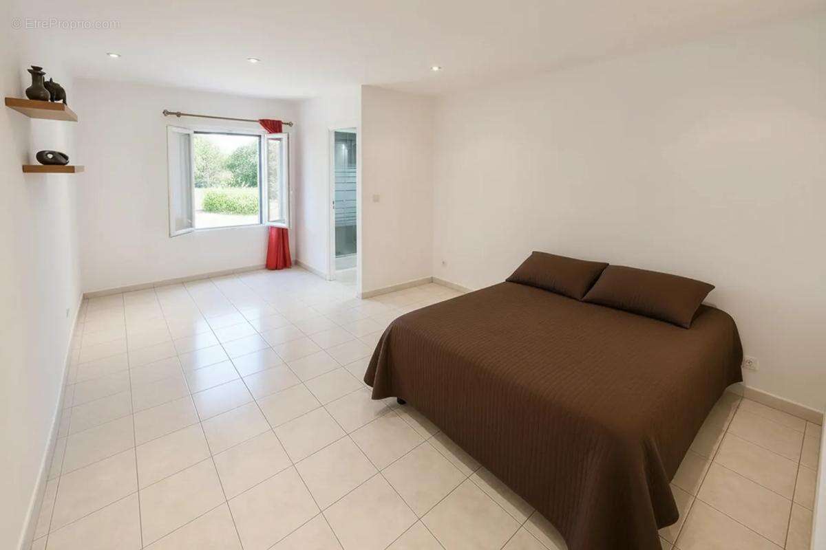 Maison F6 à Ville-sur-Yron avec jardin et garages - photo 10