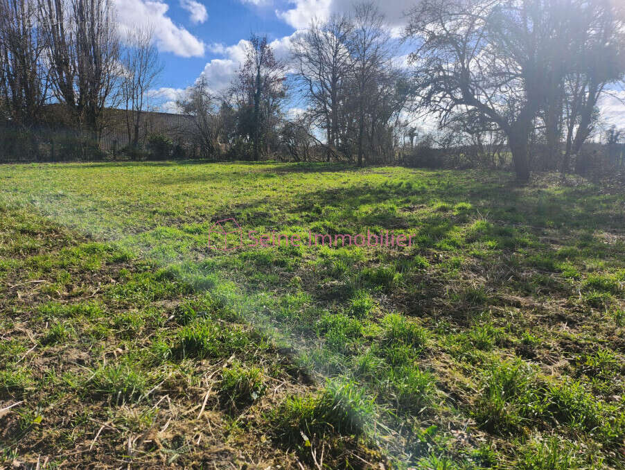 Terrain à LE CHARME
