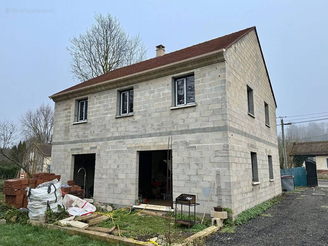 Maison à FRESNEAUX-MONTCHEVREUIL