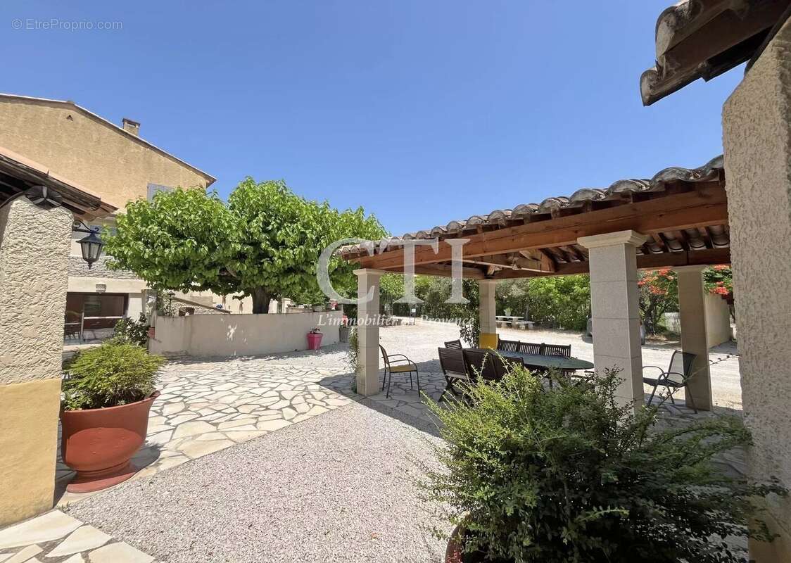 Maison à VAISON-LA-ROMAINE