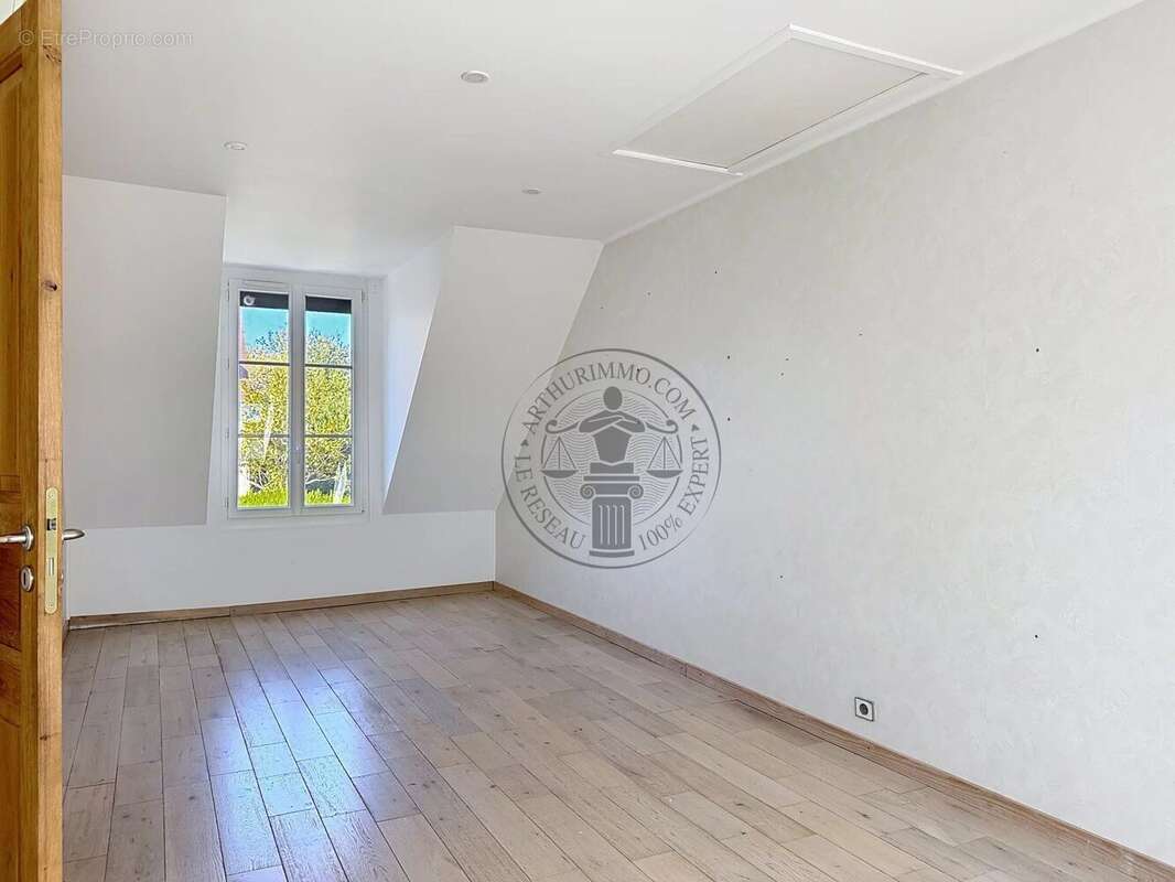 Maison à SAINT-ARNOULT-EN-YVELINES