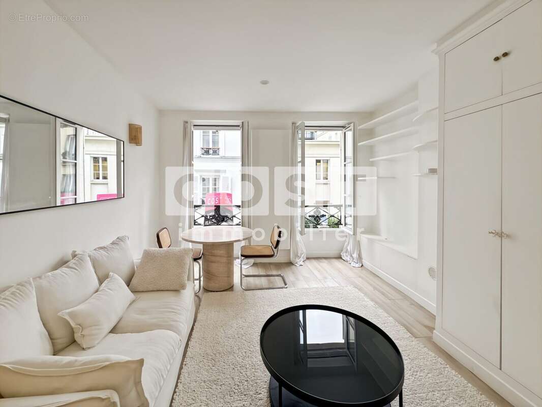 Appartement à PARIS-17E