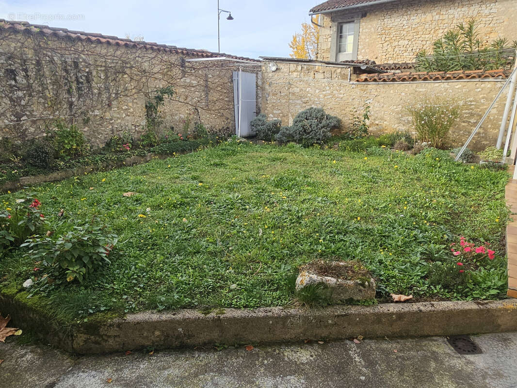 Maison à LA ROCHEFOUCAULD