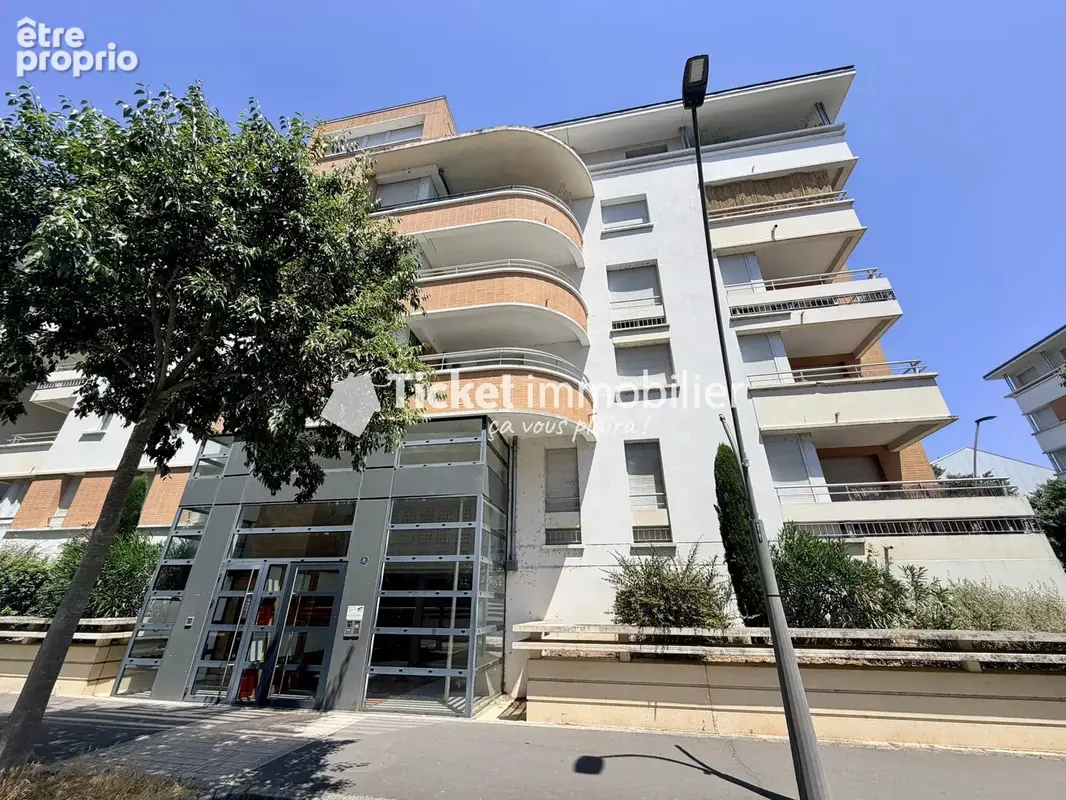 Appartement T3 lumineux avec terrasse et 2 parkings en sous-sol – Quartier Sept Deniers - photo 13