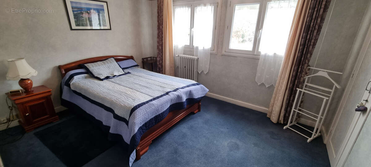 Maison à ENTRAYGUES-SUR-TRUYERE