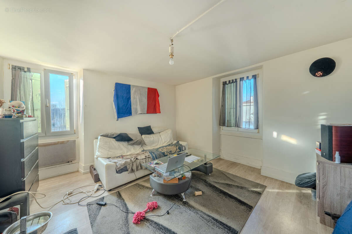 Appartement à COLLONGES-SOUS-SALEVE