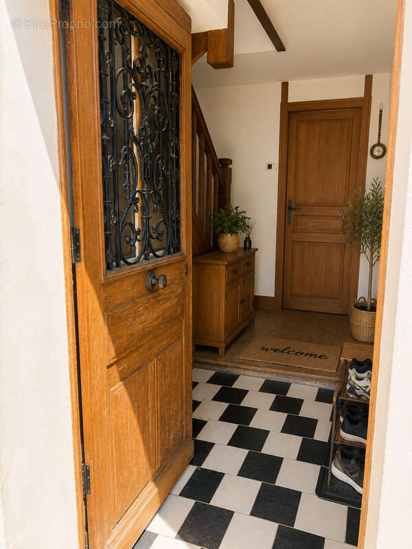 Maison de caractère en pierre de 220 m2 - photo 2