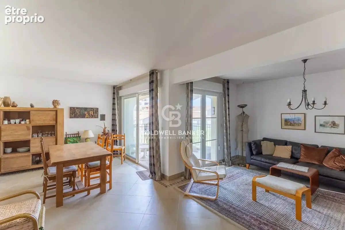 L'ile-rousse - Centre ville - Grand T4 en duplex - Cave & garage - photo 1