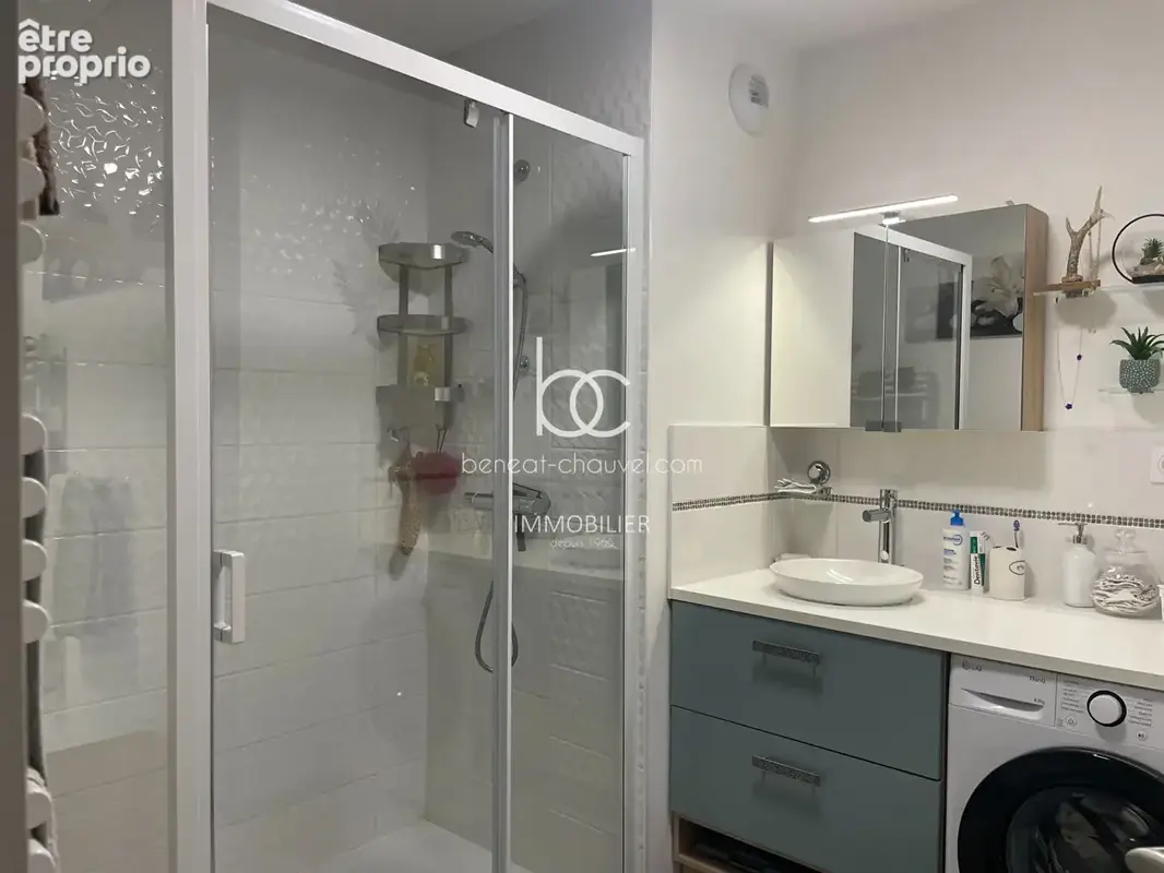 EXCLUSIVITÉ ARZON - Port Crouesty, appartement T3 avec piscine et place de parking en sous-sol ! - photo 5