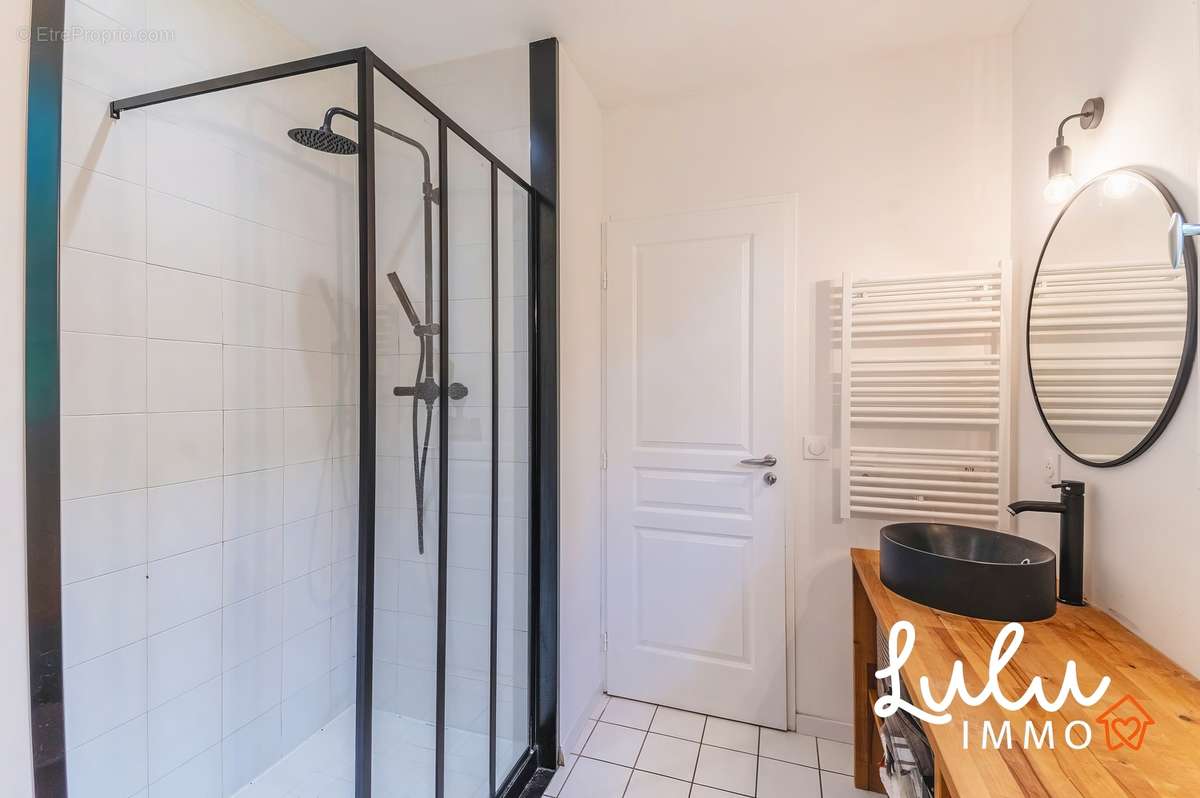 Ecully - Maison de 312 m2 habitable avec piscine, garage et cave - photo 24