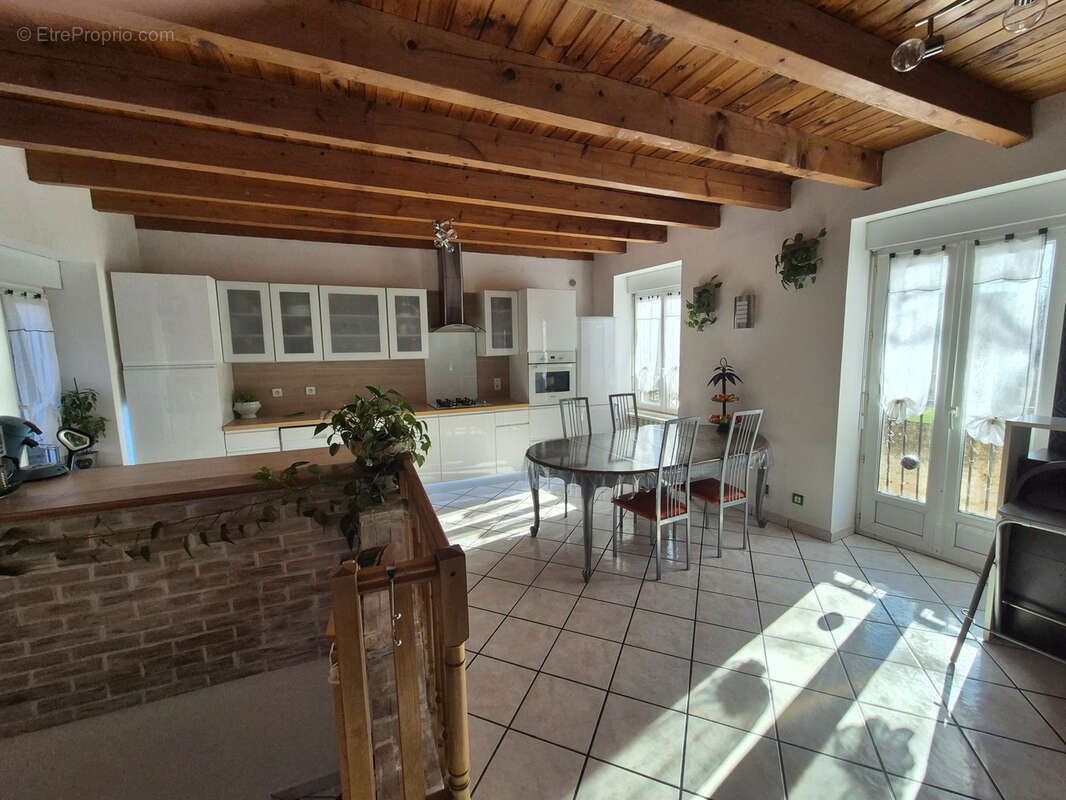 Maison à LA ROCHE-BLANCHE