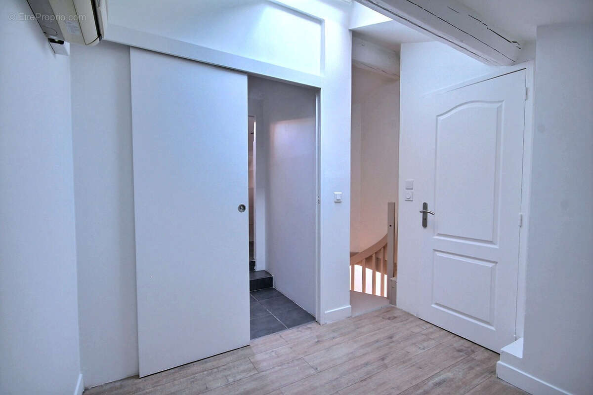 Appartement à MARSEILLE-5E