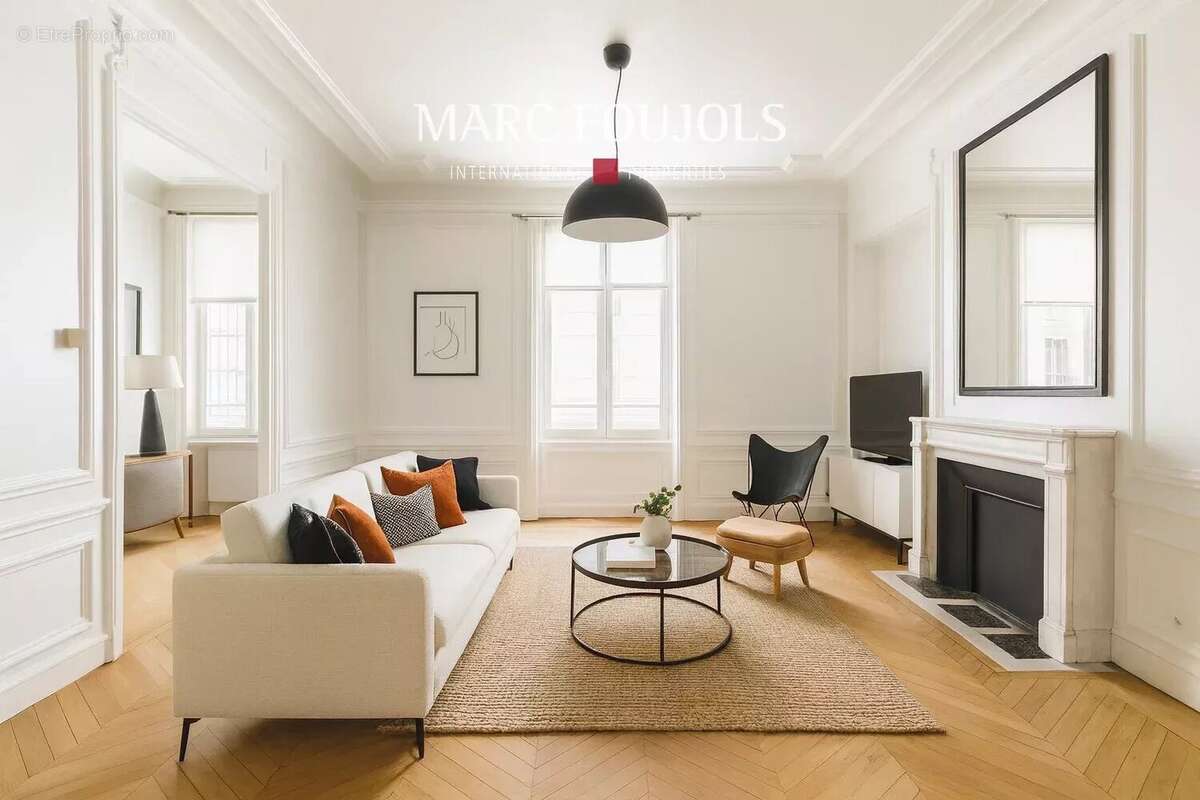 Appartement à PARIS-16E