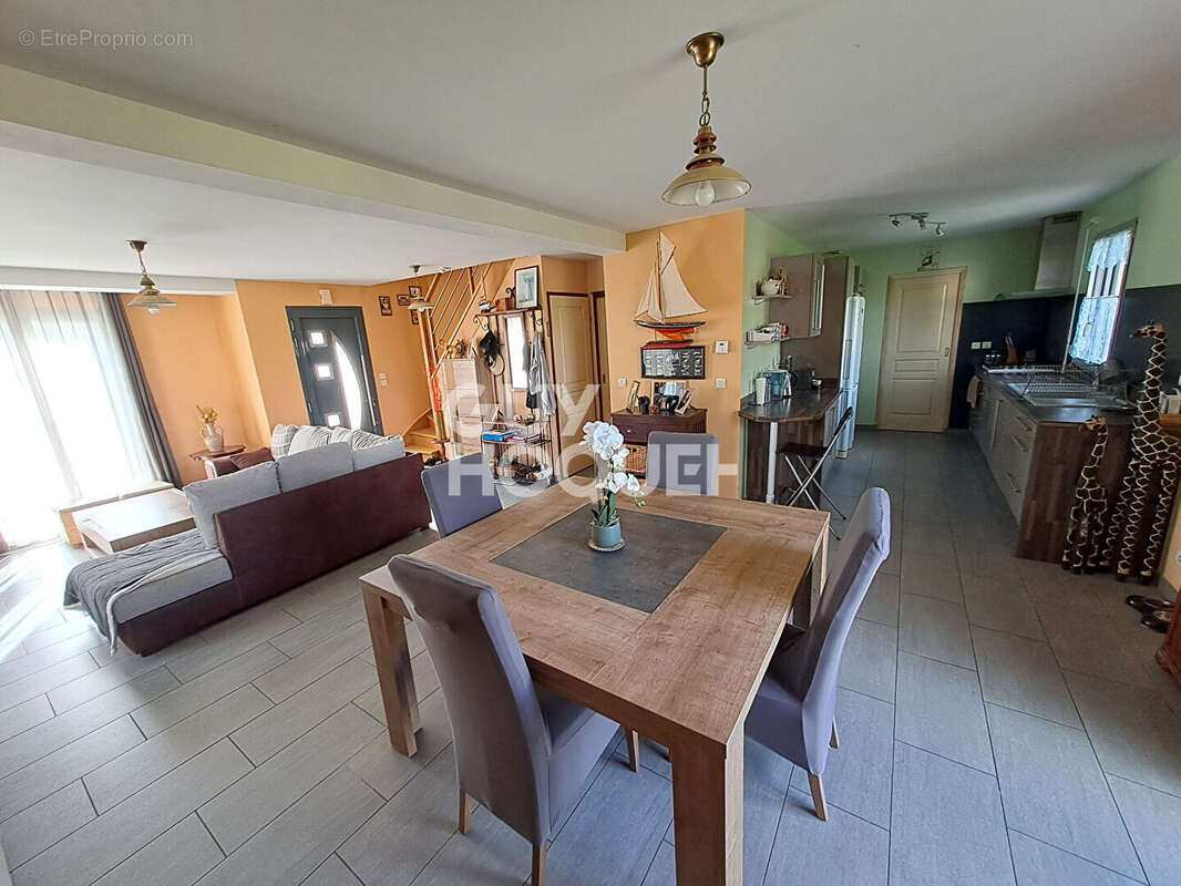 Maison à VAILLY-SUR-AISNE