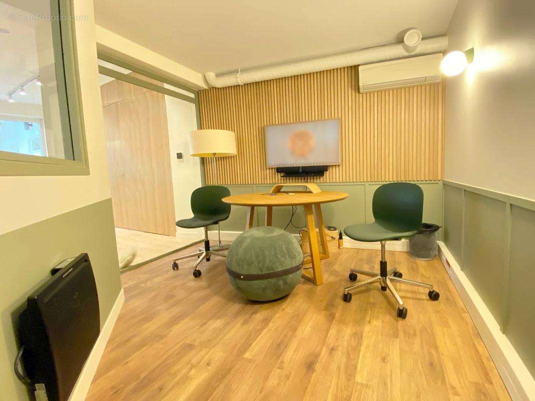 Coup de cœur assuré ! Corpimmo vous propose à la vente une très belle surface en duplex atypique et fonctionnelle entièrement ré - photo 6