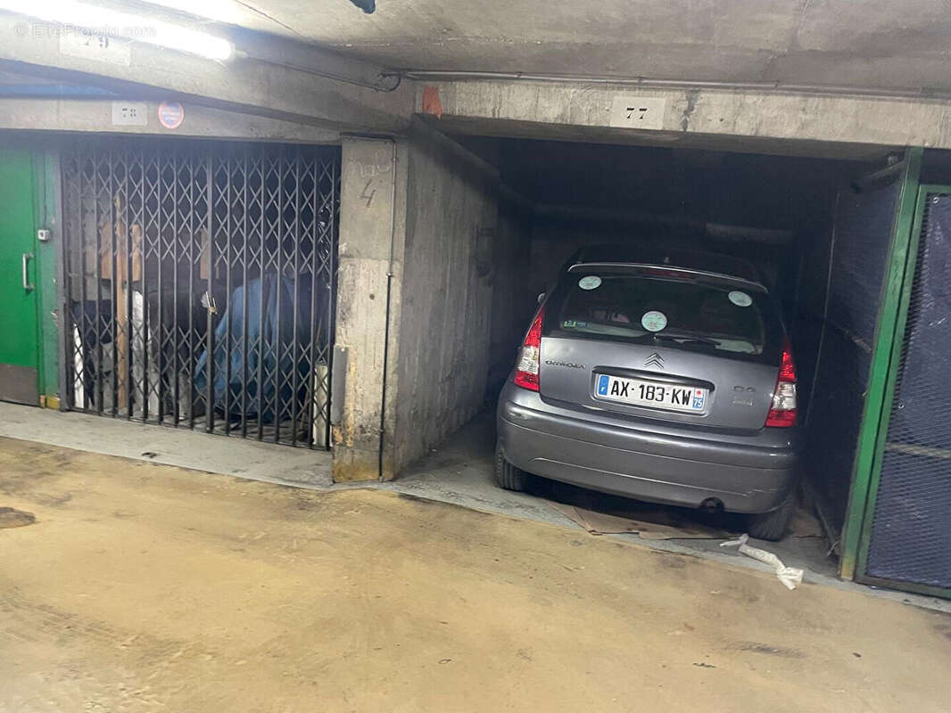 Parking à PARIS-9E