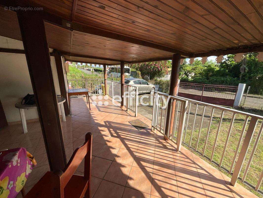 Maison 74 m² à Ducos  - photo 2