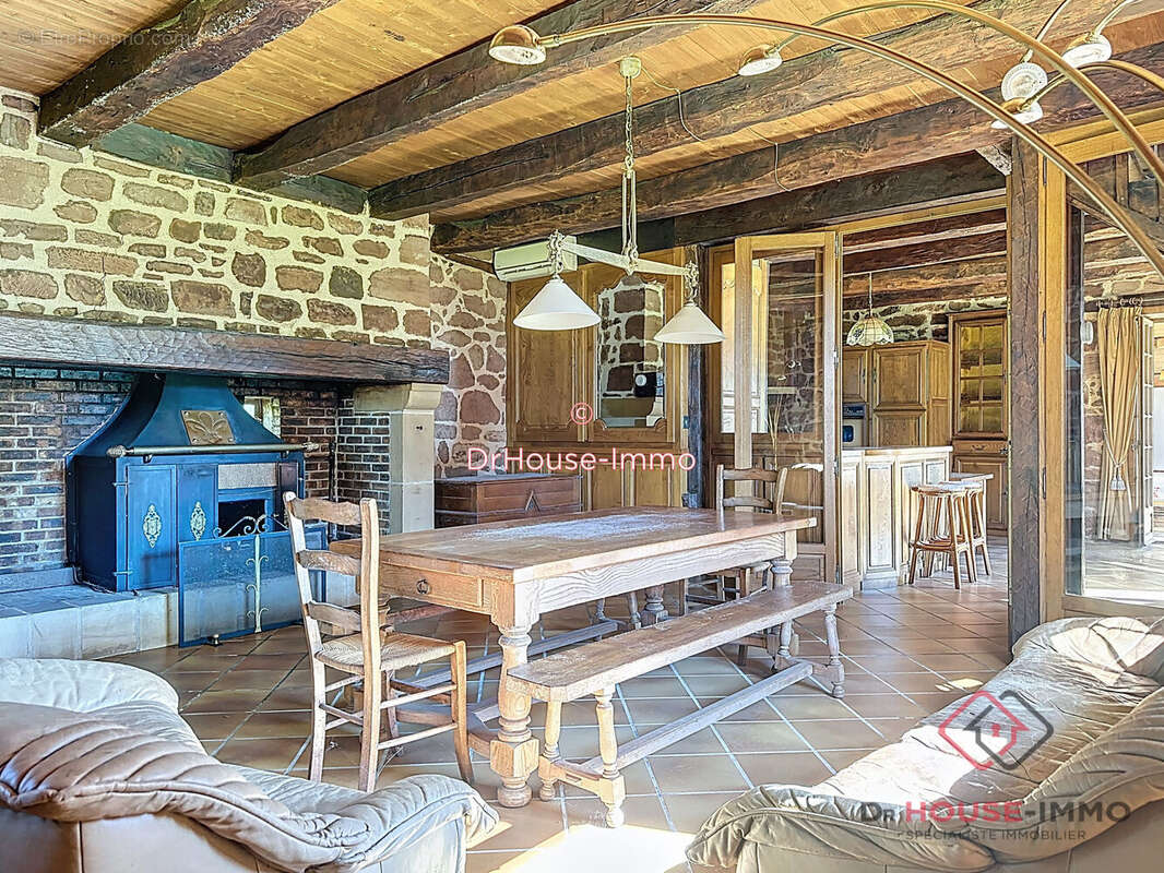 Maison à HAUTEFORT