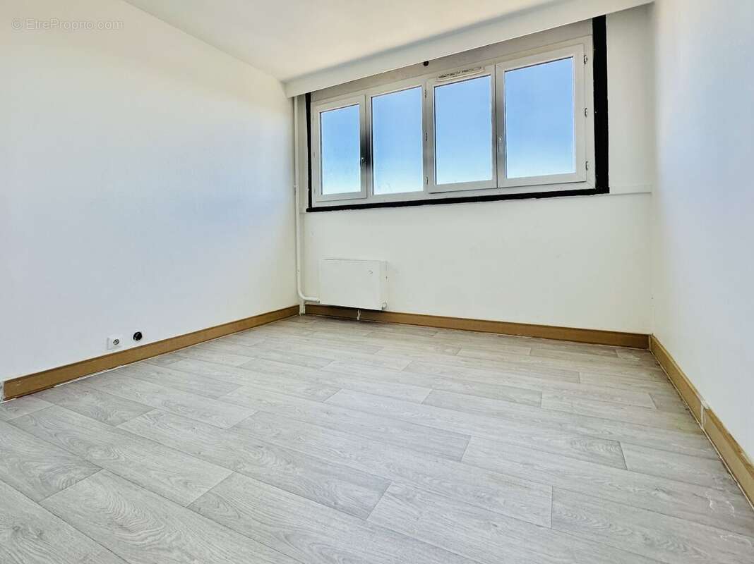 Appartement avec parking, 18 m2, centre ville de ROSNY s/bois - photo 3