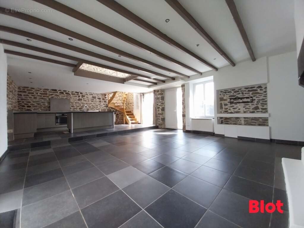 Maison à SAINT-PIERRE-DE-PLESGUEN