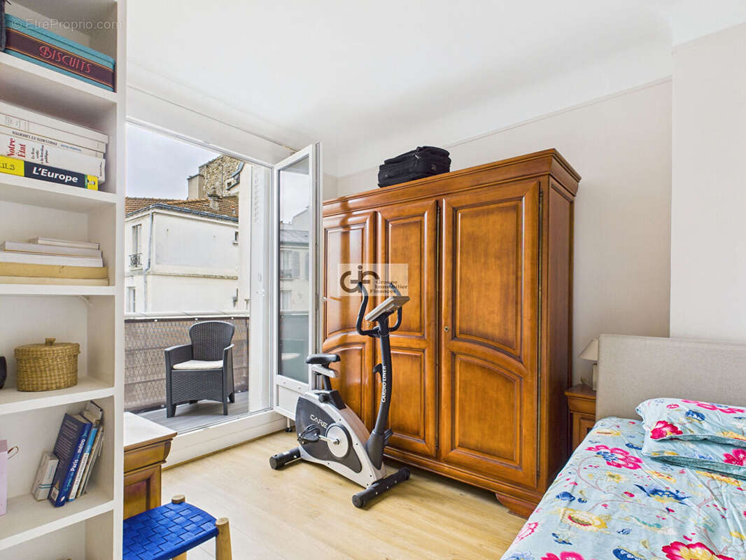 Appartement à PARIS-16E