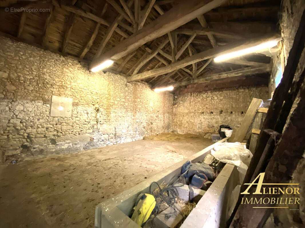 Propriété équestre d'exception sur 42 hectares - vue panoramique et tranquillité absolue! - photo 11