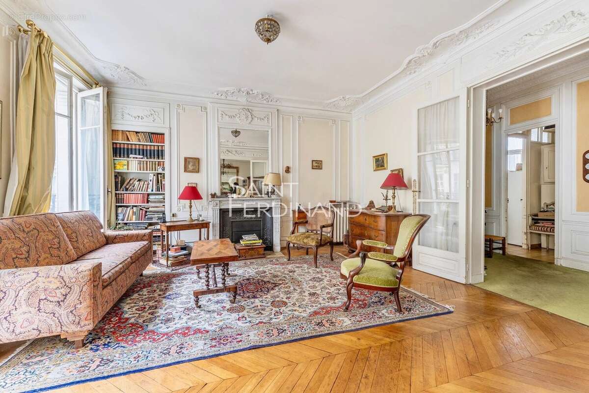 Appartement à NEUILLY-SUR-SEINE