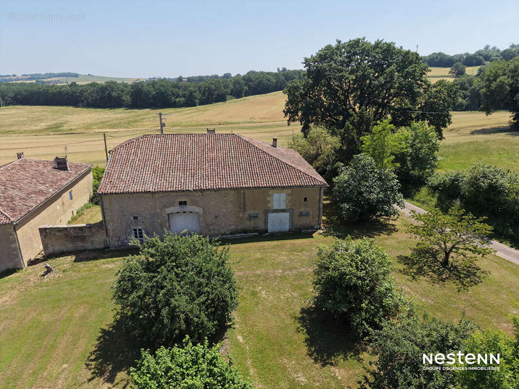 A Vendre Bâtisse en pierre de 255 m² avec dépendance attenante sur terrain de plus de 3 200 m² - photo 18