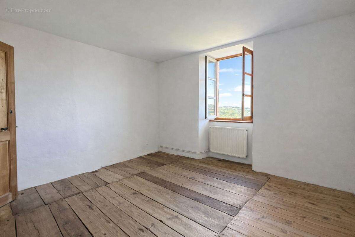 Maison à SAINT-CHRISTOPHE-VALLON