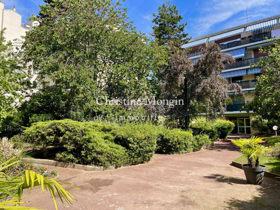 Appartement à NEUILLY-SUR-SEINE
