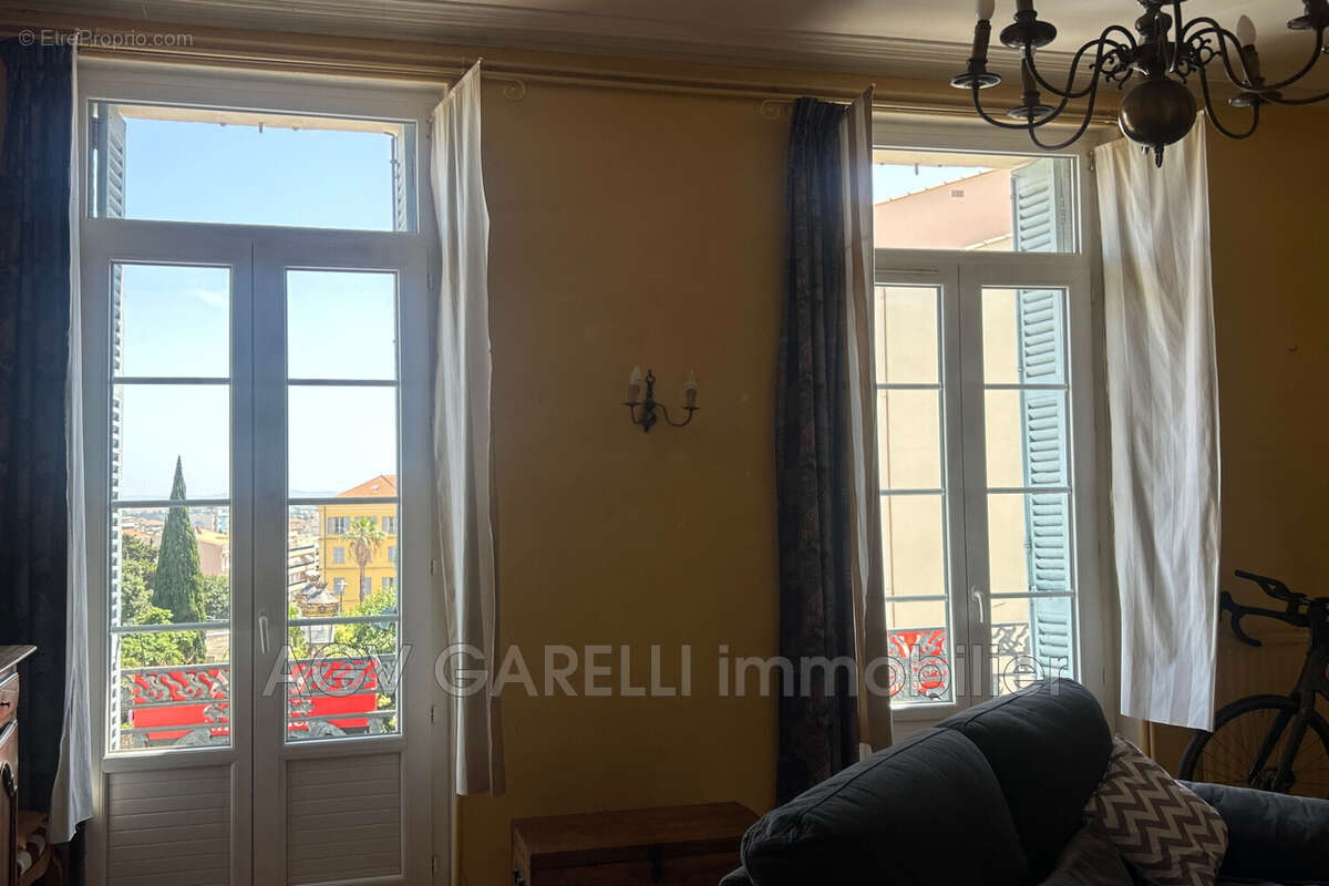 Appartement à HYERES