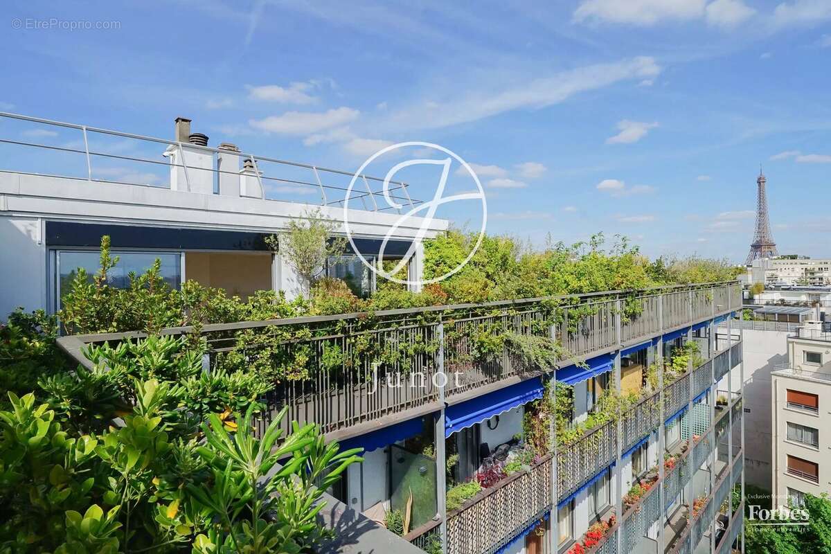 Appartement à PARIS-16E