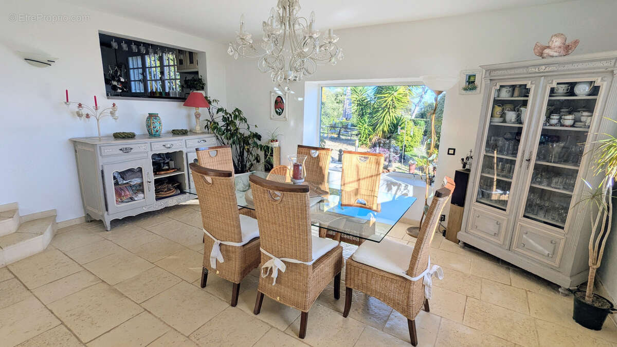 Maison à TOURRETTES-SUR-LOUP