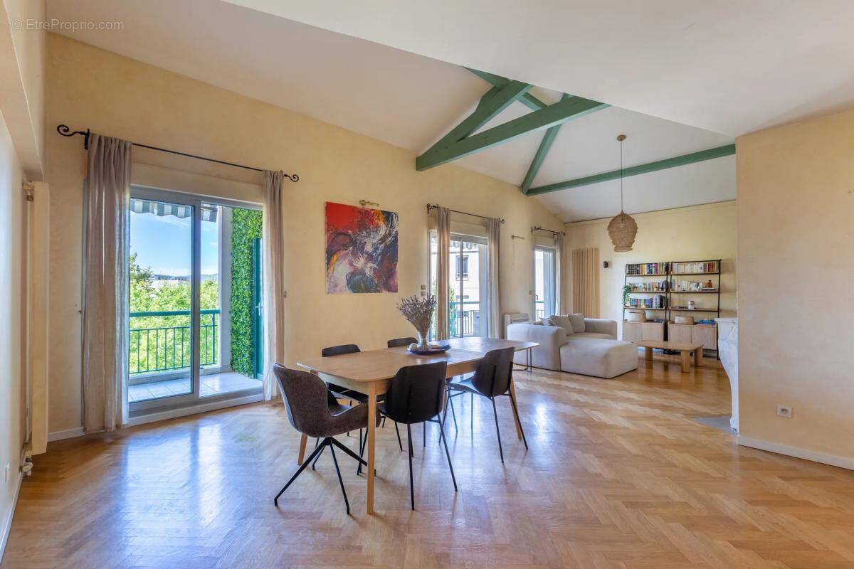 Appartement à TASSIN-LA-DEMI-LUNE