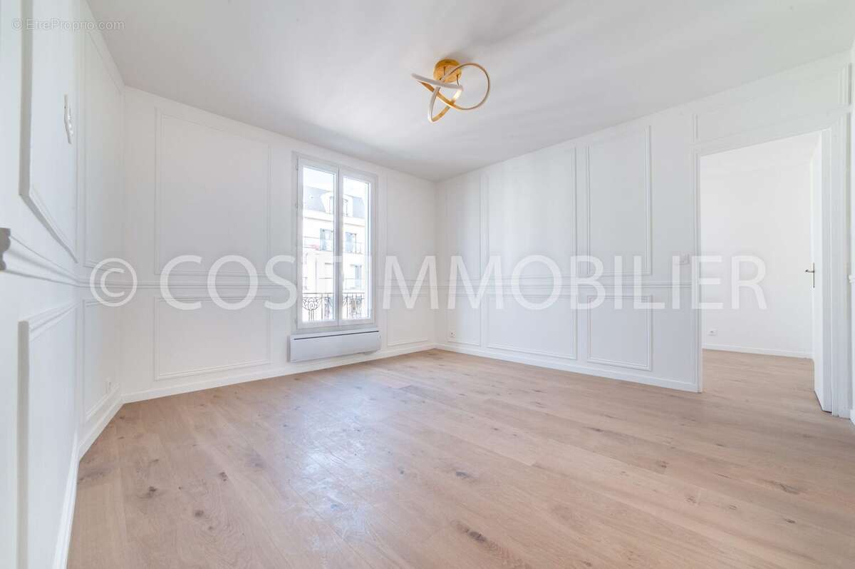 Appartement à COURBEVOIE