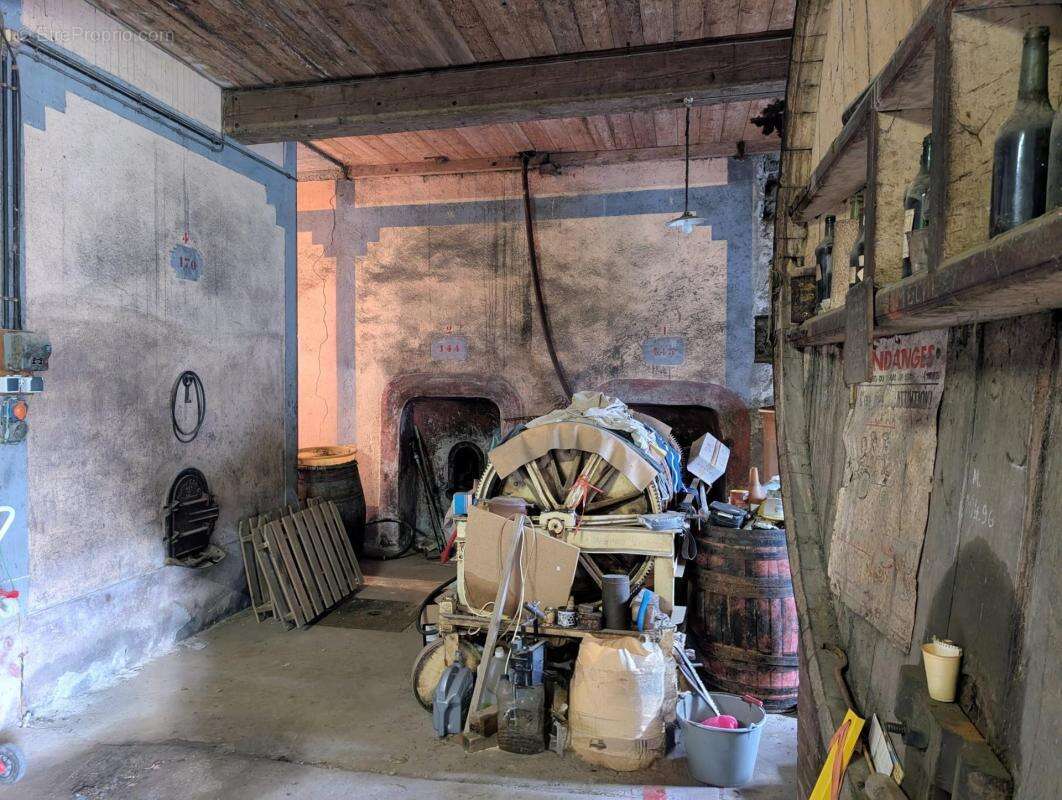 Parking à RIEUX-EN-VAL